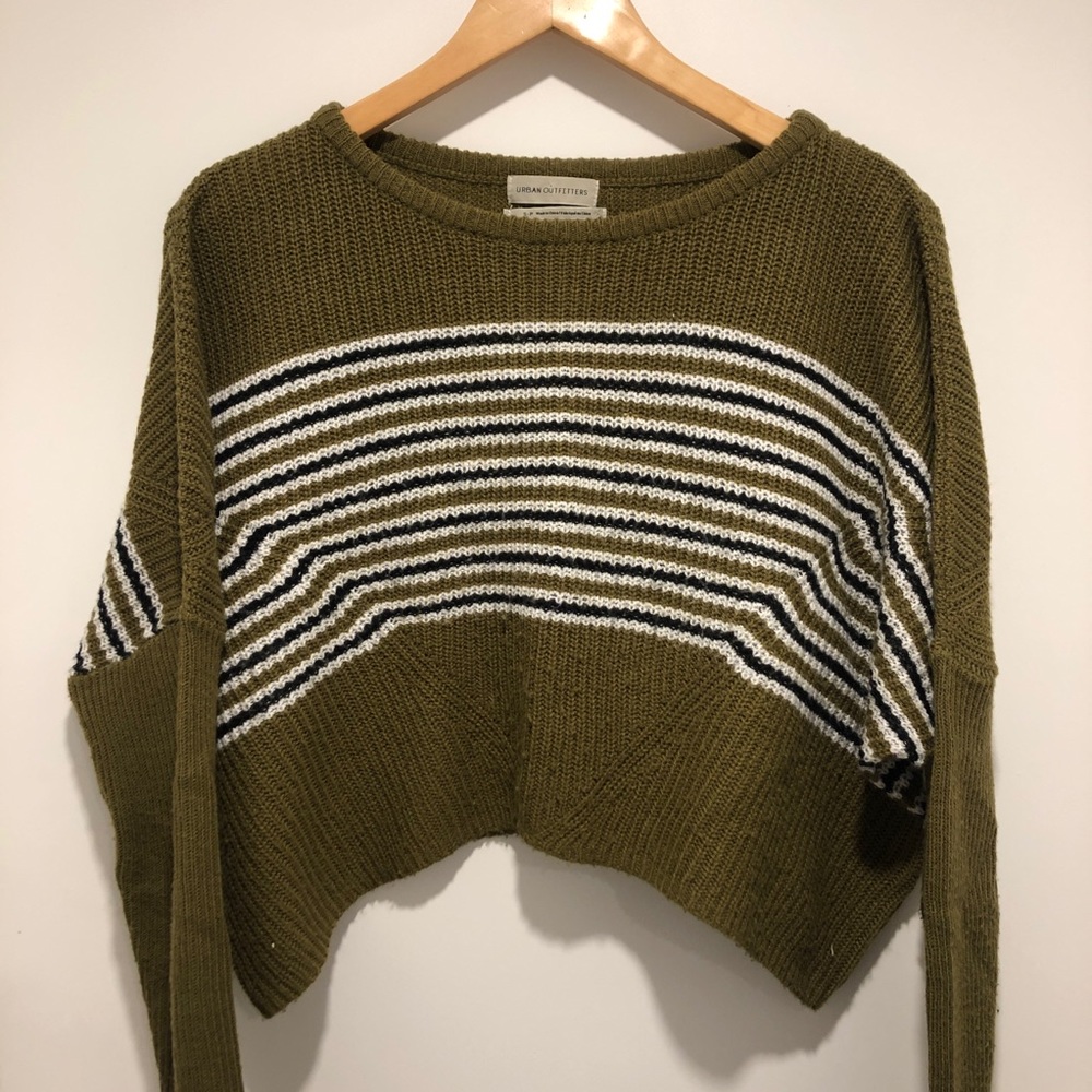 UO oversized cropped knit